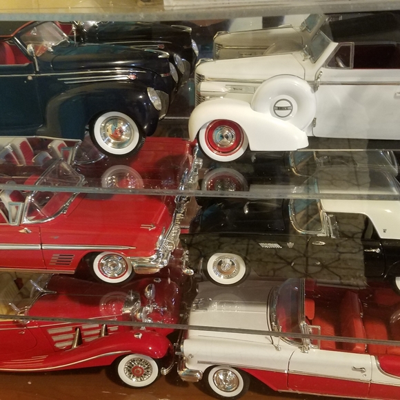 3 Diecast Model Car Display Cases 1:18 Scale With Cars - Picture 7 of 11